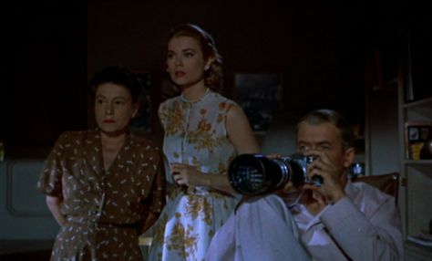 grace kelly's style-rear window (17) Rear Window Movie, Rear Window 1954, Thelma Ritter, Grace Kelly Style, Alfred Hitchcock Movies, Hitchcock Film, Film Grab, Princess Grace, Alfred Hitchcock