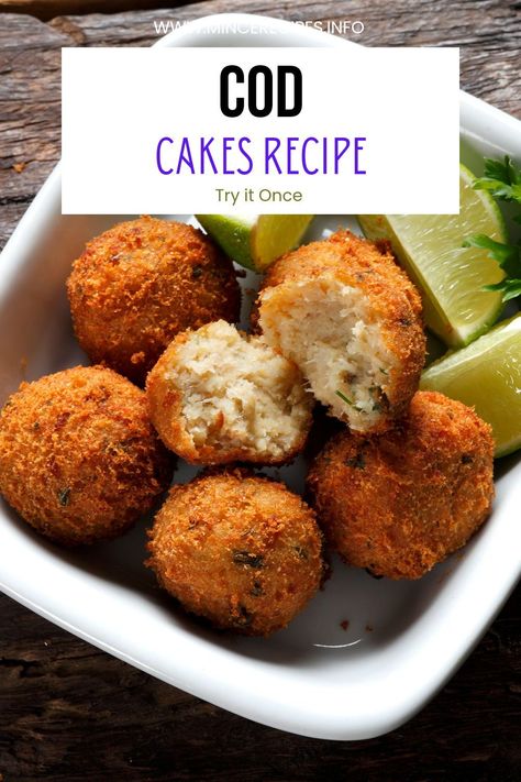 Golden Cod Cakes With Garlic Mayonnaise - These golden cod cakes with garlic mayonnaise are so easy to prepare. Enjoy this delicious recipe made with fresh cod fish. #CodCakes #SeafoodRecipe #GarlicMayonnaise #EasyRecipe Leftover Cod Recipes, Cod Cakes Recipes, Recipes With Cod Fillets, Cod Fish Recipes Easy, Fresh Cod Fish Recipes, Cod Croquettes, Cod Fillet Recipes, Cod Fish Cakes, Fish Sandwich Recipes