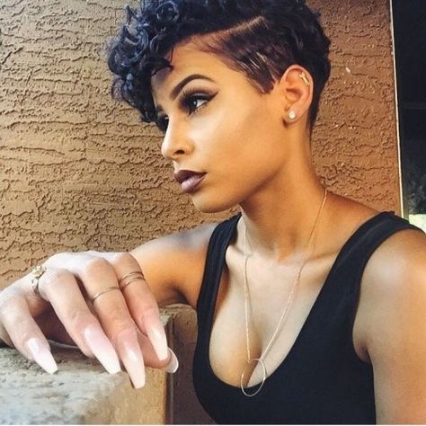 45 Fabulous Natural Short Hairstyles For Black Women - EcstasyCoffee Curly Pixie Hairstyles, Natural Hair Cuts, Short Sassy Hair, Pelo Afro, Top Hairstyles, Sassy Hair, Girl Haircuts, Penteado Cabelo Curto, Short Natural Hair Styles