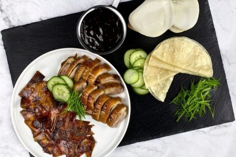 Peking Duck Pecking Duck, Chinese Food Recipes, Chinese Foods, Peking Duck, Bao Buns, Five Spice Powder, Hoisin Sauce, Banana Bread Recipes, Fresh Mint