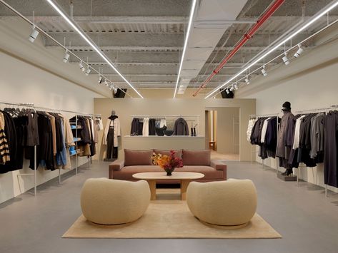 Visit the COS pop-up store in Brooklyn for a sustainable store concept. #COS #COSstores #Brooklyn Sustainable Store, Cos Stores, Store Concept, Nature Color Palette, Interior Concept, Kids Store, Pop Up Store, Visual Merchandising, Contemporary Fashion