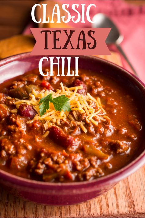 This Texas chili is a staple in the Lone Star state. It's robust flavors of cumin, jalapeno and cumin to name a few, will have you wanting seconds. This chili is perfect for a cold, cozy night, relaxing watching TV or a game. I love to enjoy it in a bread bow Authentic Chili Recipe, Authentic Texas Chili, Ultimate Chili Recipe, Texas Chili Recipe, Cincinnati Chili, Texas Chili, Texas Food, Chili Bowl, Entertaining Friends