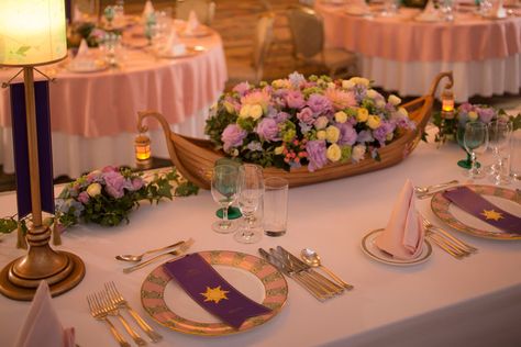 Tangled Themed Wedding! <3 (Tokyo Disneyland) Tangled Prom, Rapunzel Quinceanera Theme, Rapunzel Wedding Theme, Disney Centerpieces, Rapunzel Wedding, Tangled Wedding, Tangled Birthday Party, Wedding Disney, Sweet Fifteen