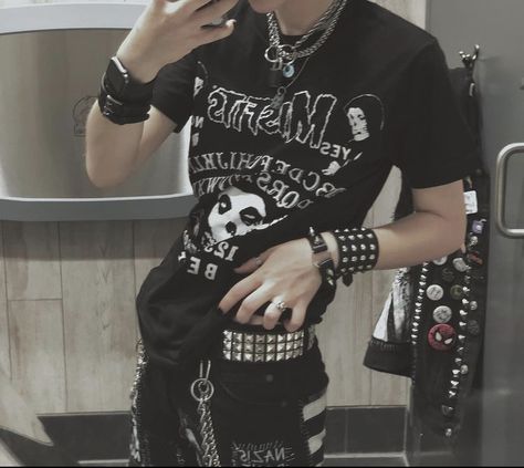 Goth Background Aesthetic Pc, Metal Male Outfit, Emo Outfit Inspo Masc, Outfit Ideas Metalhead, Male Metalhead Outfit, Metal Astethic Outfits, Emo Clothing Men, Punk Aesthetic Outfits Men, Grunge Emo Outfits Men