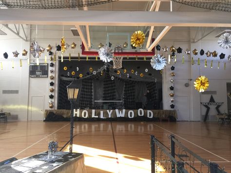 Dance decorations. Hollywood theme. Graduation Dance Themes, Hollywood Dance Decorations, Hollywood School Dance, Hollywood Dance Theme, Homecoming Dance Decorations, Hollywood Red Carpet Theme, Hollywood Dance, School Dance Themes, Breakfast At Tiffanys Party Ideas