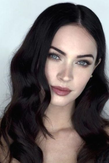 Dark Hair Pale Skin, Dark Hair Makeup, Pale Skin Hair Color, Hair Color For Fair Skin, Pale Skin Makeup, Fair Skin Makeup, Pale Makeup, Hair Pale Skin, Hair Fair