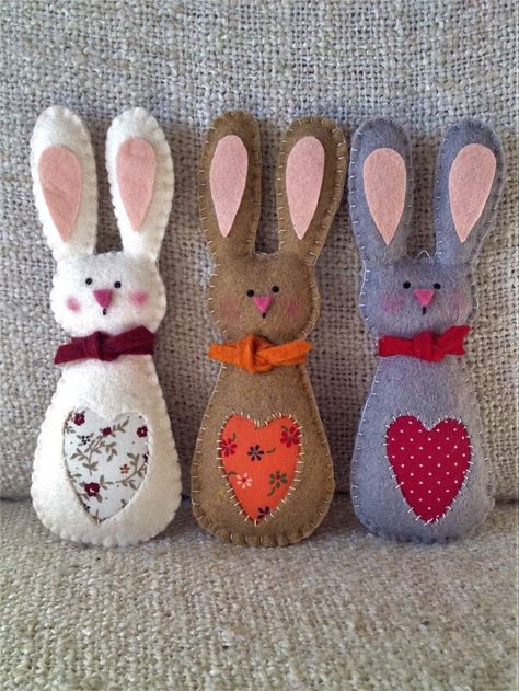 Easter Felt Crafts, Felt Easter Bunny, Felt Easter Crafts, Diy Felt Christmas Ornaments, Felt Ornaments Patterns, Rabbit Crafts, Felt Crafts Patterns, Easter Craft Decorations, Easter Bunny Crafts