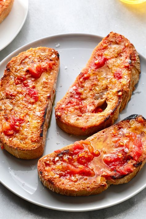 Catalan Tomato Bread, Italian Tomato Bread, Pinxtos Spanish, Spanish Tomato Bread, Catalan Food, Catalan Recipes, Nice Breakfast, Bread Dishes, Tomato Bread