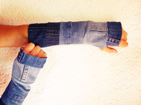 Denim Patchwork Armwarmers Denim Gloves, Diy Fingerless Gloves, Denim Patchwork Bag, Jeans Patchwork, Diy Denim, Denim Ideas, Denim Diy, Patchwork Jeans, Old Jeans