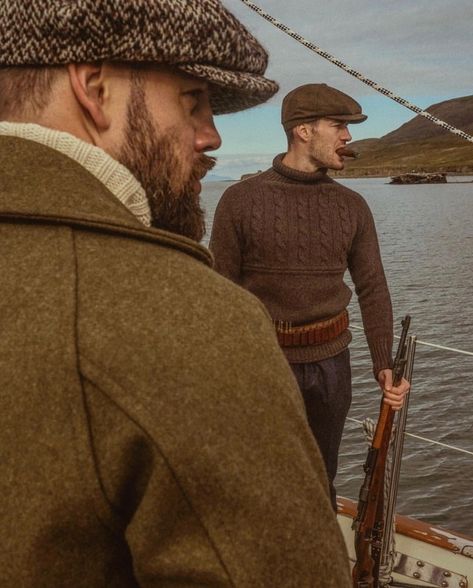 1930s Explorer, Rugged Menswear, Explorer Style, Mens Knitwear, Baker Boy Cap, Baker Boy, Harris Tweed, Mode Inspo, Gentleman Style