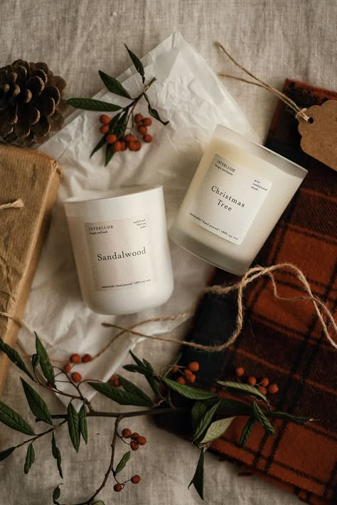 Candle Collection Photography, Candle Christmas Aesthetic, Christmas Candle Photoshoot, Christmas Photo Product, Xmas Candles Ideas, Holiday Candle Photography, Christmas Products Photography, Christmas Beauty Products, Rustic Product Photography