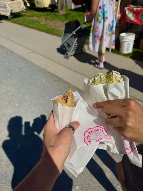 farmers market, wlw, date, pastries, summer, cute, aesthetic Closed Mouths Dont Get Fed, Farmers Market Date, Summer Cute Aesthetic, Wlw Date, Farmers Market Aesthetic, Farmers Market Flowers, Market Aesthetic, Market Flowers, Farmer Market