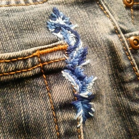 Visible Mending Jeans, Jean Mending, Visible Mending Stitches, Fixing Clothes, Denim Jacket Embroidery, Embroidery Jeans Diy, Batik Clothing, Repair Jeans, Upcycled Denim Jacket