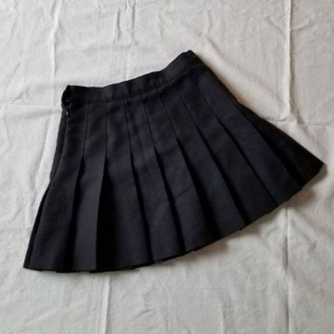 American Apparel Tennis Skirt, Formal Skirts, Styling Skirts, Black Tennis Skirt, Skirt Aesthetic, Rok Mini, Dr Closet, Alternative Outfits, Cute Skirts