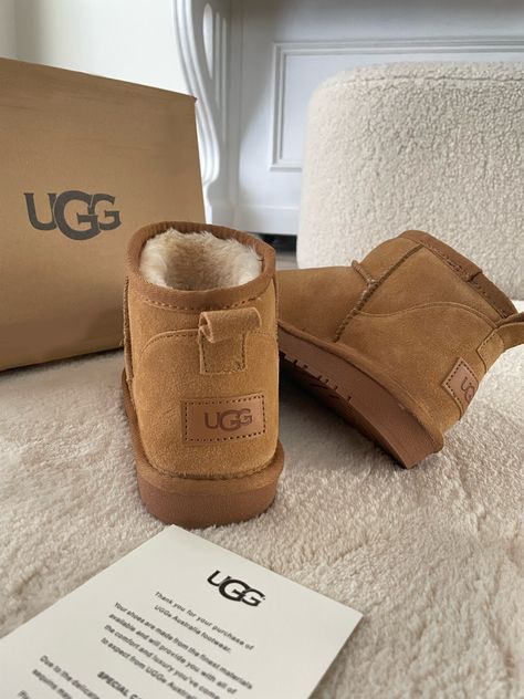 Antlers Decor, Winter Comfort, Ugg Classic, Stylish Sandals, Cute Boots, Shoe Inspo, Birthday Wishlist, Autumn Aesthetic, Winter Shoes