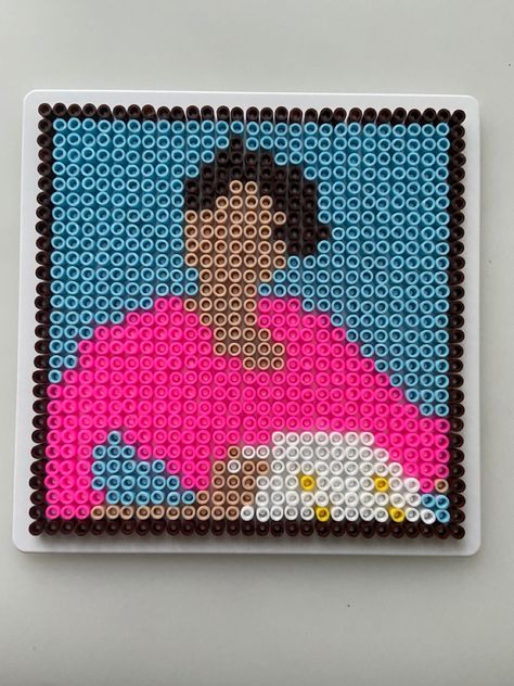 Harry Styles Perler Bead Patterns, Harry Styles Hamma Beads, Harry Styles Art Ideas Easy, Perler Beads Harry Styles, Harry Styles Perler Beads, Harry Styles Diy Crafts, Harry Styles Pattern, Harry Styles Crafts, Taylor Swift Perler Beads