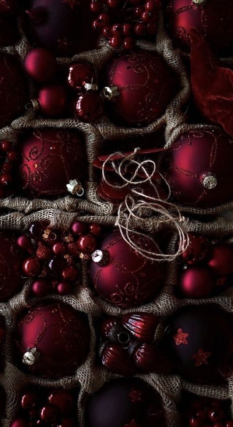 Maroon Christmas Decorations, Cristhmas Aesthetic, Dark Christmas Wallpaper, Dark Christmas Aesthetic, Maroon Christmas, Xmas Wallpaper, Dark Christmas, Christmas Phone Wallpaper, Red Christmas Tree