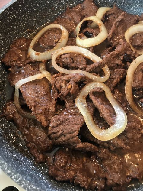 Beef Recipe Filipino, Filipino Beef Recipes, Sliced Beef Recipes, Bistek Recipe, Bistek Tagalog, Beef Tapa, Pinoy Recipe, Pinoy Foods, Filipino Foods