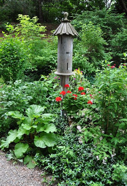 Garden Focal Point Ideas, Focal Point Garden, Garden Urns, Three Dogs, Garden Help, Garden Architecture, Garden Rooms, Wall Fountain, Focal Points