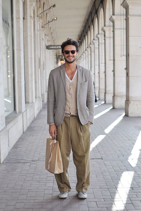 Sunday Inspiration: Men Street Style Vol.II European Men Street Style, Spring Men Fashion, Summer Layers Outfit Men, French Men Style, Man Street Style, Men Street Style, Men Streetstyle, Mens Fashion Dressy, Sunday Inspiration