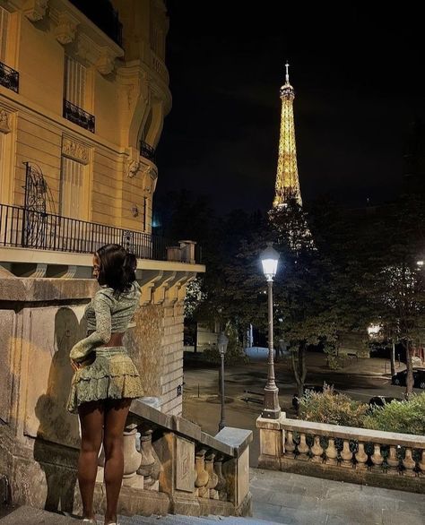 Black Girls Luxury Lifestyle, Kei Visual, France Aesthetic, Rich Girl Aesthetic, Paris Aesthetic, Paris At Night, Luxury Lifestyle Dreams, Luxe Life, Night Vibes