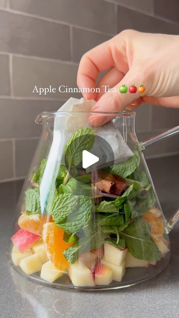 Apple Tea Recipe, Honey And Tea, Apple Cinnamon Tea, Smoothie Supplements, Healthy Teas Recipes, Basil Tea, Healthy Beverages, Apple Slice, Healthy Tea