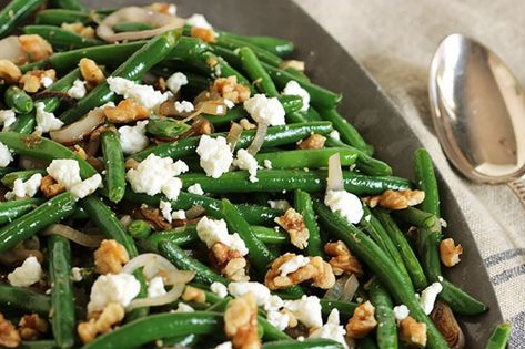 Green Beans with Goat Cheese, Shallots and Walnuts Vegetarian Thanksgiving Sides, Easy Thanksgiving Sides, Vegetarian Thanksgiving Recipes, Autumn Side Dishes, Goat Cheese Recipes, Rice Side, Vegetarian Thanksgiving, Salad Recipes For Dinner, Thanksgiving Side