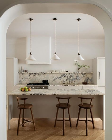 All Posts • Instagram Townhouse Aesthetic, Barn House Kitchen, No Upper Cabinets, Cabinet Trends, Grand Kitchen, Apartment Makeover, New Kitchen Designs, Aesthetic Kitchen, White Kitchen Design