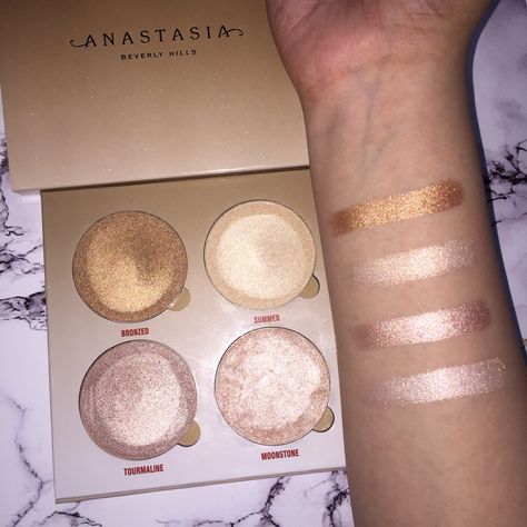 Anastasia Beverly Hills Sun Dipped Glow Kit Honest Beauty Makeup, Apply Highlighter, Anastasia Makeup, Makeup Pallets, Honest Beauty, Anastasia Beverly Hills Makeup, Makeup Remover Wipes, Basic Makeup, Makeup Brush Cleaner