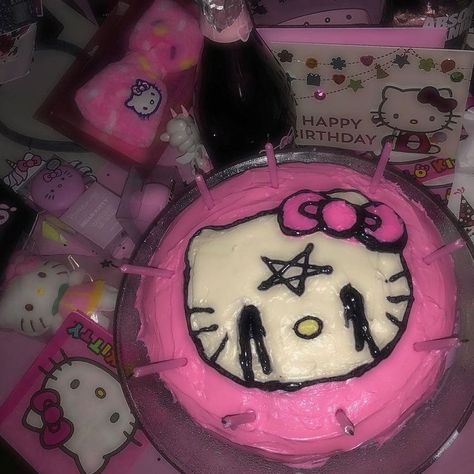 Emo Party, Bolo Da Hello Kitty, Kitty Birthday Cake, Paznokcie Hello Kitty, Grunge Kawaii, Hello Kitty Birthday Cake, Ugly Cakes, Images Hello Kitty, Pink Goth