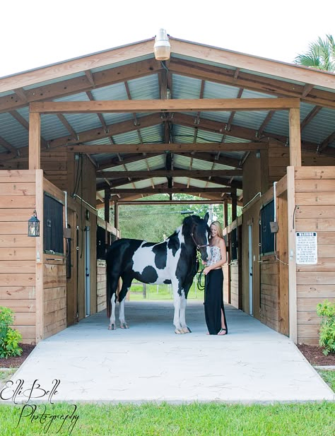 Metal Building Homes With Shop, Horse Farm Layout, Barndominium House Plans, Horse Stables Design, Small Horse Barns, Horse Tack Rooms, Small Barn House, Horse Farm Ideas, Diy Horse Barn