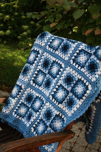 Blue Crochet Blanket, Scrunchies Crochet, Granny Blanket, Granny Square Crochet Patterns Free, Crochet Afghan Patterns Free, Crochet Bedspread Pattern, Crochet Afgans, Crochet Blanket Designs, Crochet Granny Square Blanket