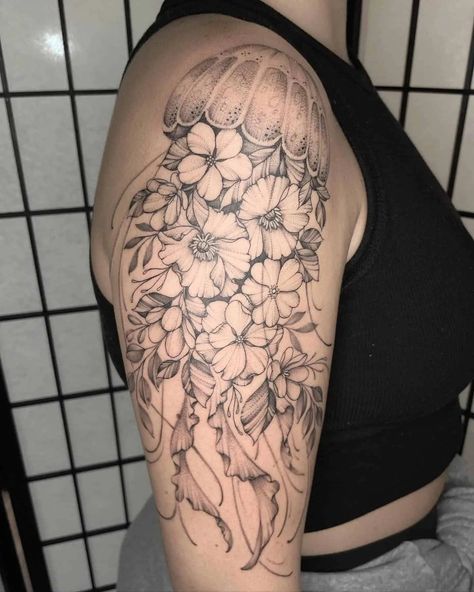 Sea Tattoo Sleeve Women, Jellyfish Arm Tattoos For Women, Floral Ocean Sleeve Tattoo, Floral Jellyfish Tattoo, Viva Tattoo, Half Sleeve Flower Tattoo, Sea Tattoo Sleeve, Front Thigh Tattoos, Black And Grey Rose Tattoo