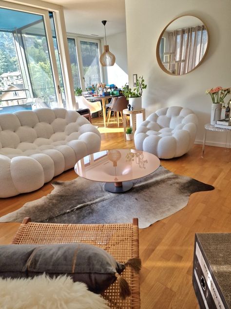 Bubble Sofa, Roche Bobois, Minimalist Living Room, Living Room Table, Room Diy, Cozy House, Interior Decorating, Sweet Home, Bubbles