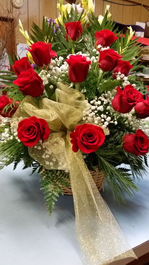 Many fresh red rose arrangements Corner Garden Ideas, Winter Flower Arrangements, Valentine Flower Arrangements, Flower Hearts, Flowers And Hearts, Rose Flower Arrangements, Winter Arrangements, Large Flower Arrangements, Church Flower Arrangements