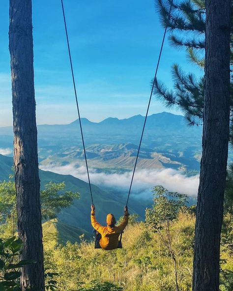 Another popular ecotourism destination in the Philippines is Bukidnon. Perfect for those who want to immerse themselves in nature, it’s full of views as gorgeous as this one. Photo: @akyatni_denmark 📍 Impasugong, Bukidnon (RotyPeaks Ridge Camp) Bukidnon Philippines, It's A Wonderful World, Nature Therapy, Bingo Board, Aesthetic Shop, Life Vision Board, Life Vision, One Photo, Prayer Board