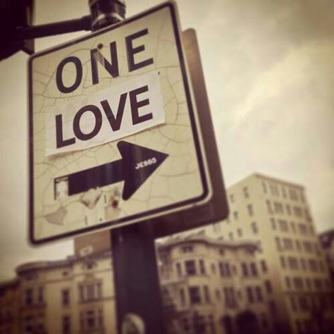 One love #reggae #music Reggae Music Aesthetic, Reggae Aesthetic, Marley Family, Dub Music, Jah Rastafari, Harvard Square, Reggae Style, Roots Reggae, Bob Marley Quotes