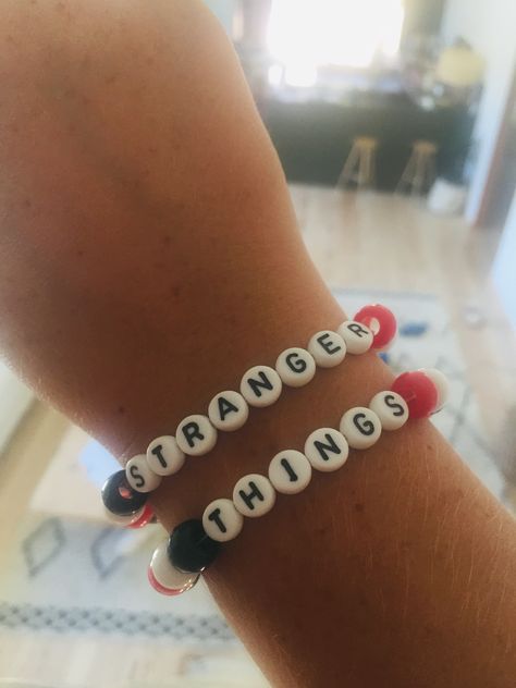 Stranger Thing Bracelet, Stranger Things Clay Bead Bracelets, Stranger Things Bracelet Ideas, Stranger Things Bracelets, Stranger Things Bracelet, Stranger Things Jewelry, Preppy Bracelets, Bff Bracelets, Preppy Jewelry