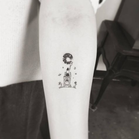 Girl on the cloud ladder drawing the night sky. Ladder Tattoo, Dreamer Tattoo, Night Sky Tattoos, Sky Tattoos, Inner Forearm Tattoo, Temporary Tattoo Designs, Book Tattoo, Desenho Tattoo, Little Tattoos