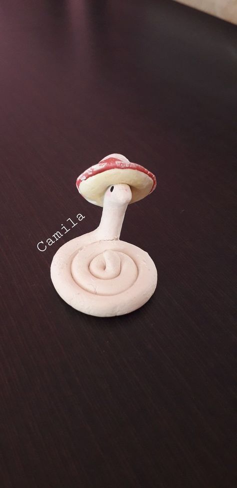 Worm Clay Art, Mushrooms Clay Art, Cute Clay Things Aesthetic, Clay Funny Ideas, Diy Snake Decoration, Clay Art Snake, Cool Clay Ideas Easy, Snake Out Of Clay, Cute Things To Make Out Of Model Magic