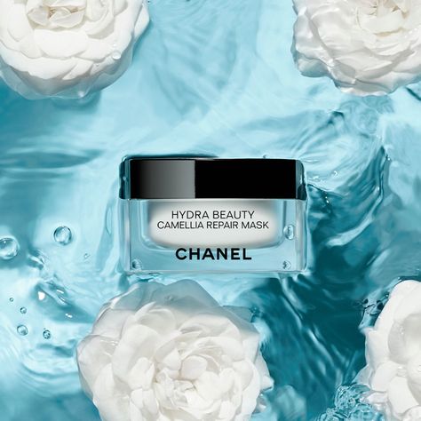 An ultra-rich, ultra-creamy face mask that helps skin maintain optimal moisture levels and delivers an instant plumping effect. Upon application, skin feels nourished, supple and hydrated and appears more even and radiant. Chanel Hydra Beauty, Skincare Inspiration, Repair Mask, Overnight Mask, Cosmetics Photography, Chanel Beauty, Couture Mode, Hydrating Mask, Photo Makeup