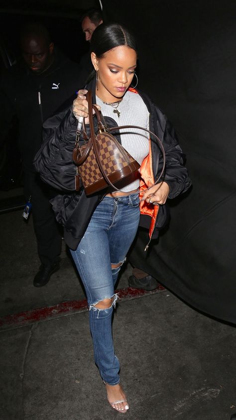 Rihanna at The Nice Guy in Los Angeles, CA. (May.4) Alma Bb Louis Vuitton Outfit, Louis Vuitton Outfit Ideas, Louis Vuitton Outfit, Looks Rihanna, Rihanna Looks, Alma Bb, Rihanna Style, Red Cap, Brian Atwood