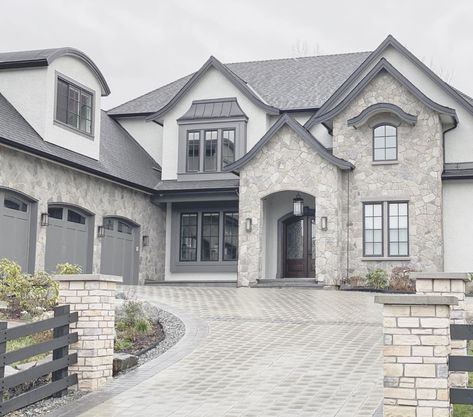 Alpine Grey Fieldstone White Dream House Exterior, Grey House With Stone Exterior, Grey And White Modern House, House Aesthetics Exterior, Gray House Aesthetic, Modern Home Exterior Ideas, Pretty Modern Houses, Dream Home Ideas Exterior, Big Homes Exterior