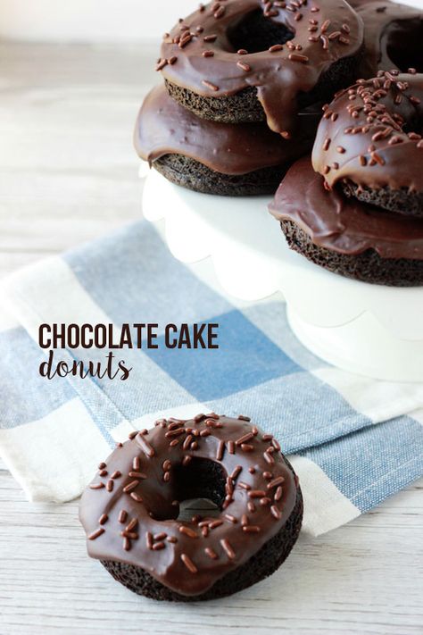 Cream Donut Recipe, Sour Cream Donut, Gluten Recipes, Donuts Chocolate, Cake Donuts Recipe, Chocolate Doughnuts, Easy Donuts, Homemade Donuts Recipe, Cake Donut