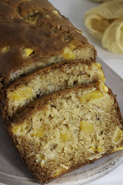 Easy Mango Bread - Serena Lissy Banana Mango Bread, Mango Puff Pastry, Mango Baking Recipes, Mango Bread Recipe Hawaii, Mango Pound Cake Recipe, Mango Bread Recipe, Recipes With Mango, Easy Mango Recipes, Mango Cake Recipe