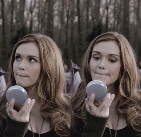 Lydia Martin Season 1, Teen Wolf Seasons, Holland Roden, Celebrity Pics, Badass Aesthetic, Lydia Martin, Book Inspiration, Gilmore Girls, Aphrodite