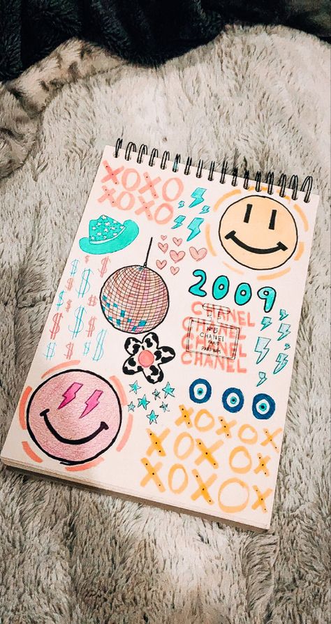 Skechtbook Ideas Preppy, Preppy Easy Painting Ideas, Preppy Notebook Page Ideas, Preppy Things To Write In Your Notebook, Preppy Summer Drawings, Preppy Diary Ideas, Drawing Ideas With Gel Pens, What To Draw Preppy, Preppy Journaling Ideas