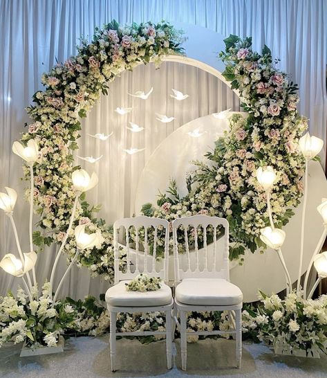 Simple Wedding Stage, Decorating Ideas Wedding, Wedding Decoration Idea, Wedding Decorating Ideas, Ideas Wedding Decoration, Decoration Ideas Wedding, Small Wedding Decor, Engagement Stage Decoration, Nikah Decor