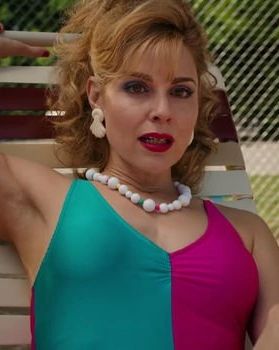 Cara Buono Stranger Things, 80s Summer Fashion, Mrs Wheeler, Ted Wheeler, Karen Wheeler, Stranger Things Cosplay, Fun Costumes, Lovecore Aesthetic, Stranger Things Season 3