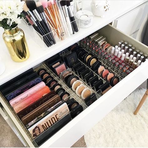 pιnтereѕт : @jenιιмarιee ♡ Makeup Organization Ikea, Organized Makeup, Diy Makeup Organizer, Koleksi Makeup, Makeup Collection Storage, Rangement Makeup, Penyimpanan Makeup, Makeup Vanities, Diy Makeup Vanity